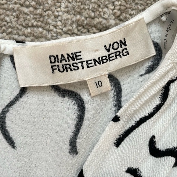 LIKE NEW DVF BLACK AND WHITE ABSTRACT DRESS - Picture 5 of 6